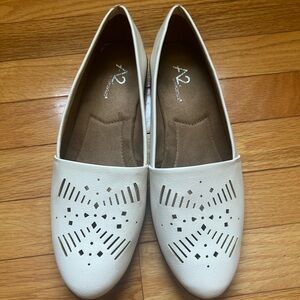 white loafer with cut out prints - size 9